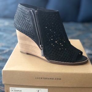 Black summer Wedge